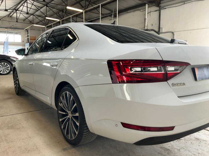 Skoda Superb 2.0 TDI Laurin & Klement 2017 – снимка 6