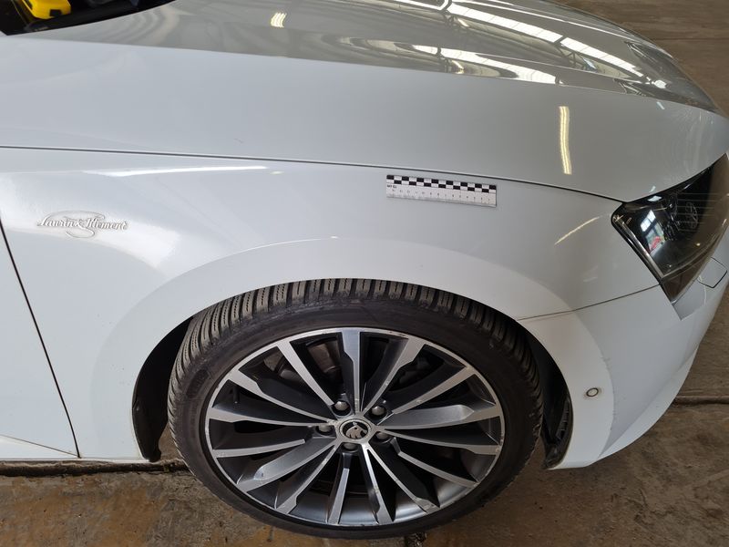 Skoda Superb 2.0 TDI Laurin & Klement 2017 – снимка 22