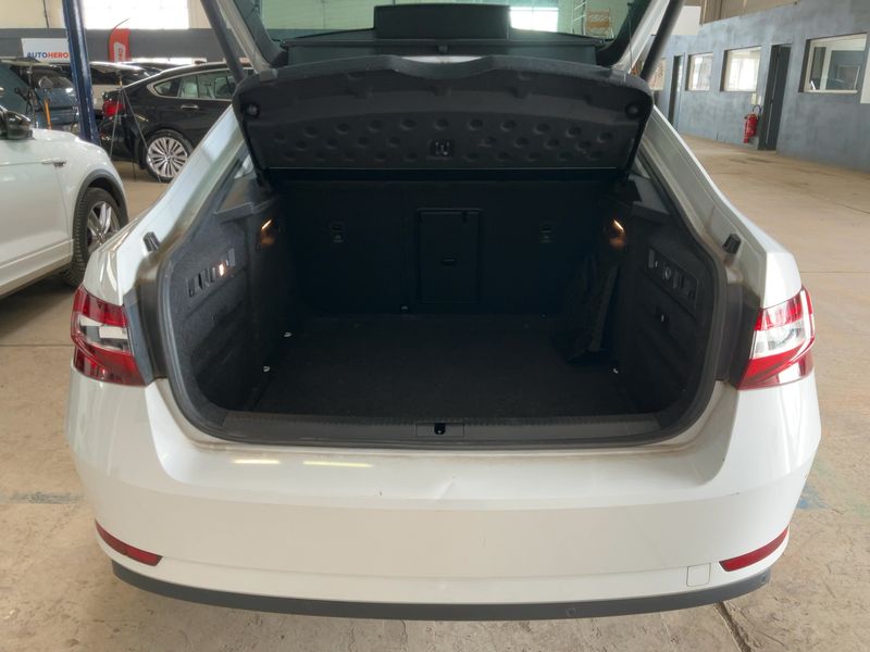 Skoda Superb 2.0 TDI Laurin & Klement 2017 – снимка 15