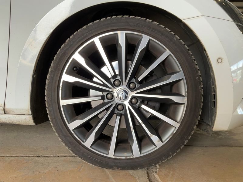 Skoda Superb 2.0 TDI Laurin & Klement 2017 – снимка 11
