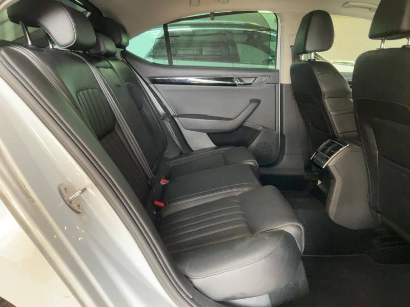 Skoda Superb 2.0 TDI Laurin & Klement 2017 – снимка 19
