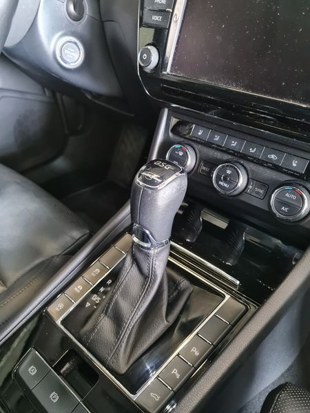 Skoda Superb 2.0 TDI Laurin & Klement 2017 – снимка 29