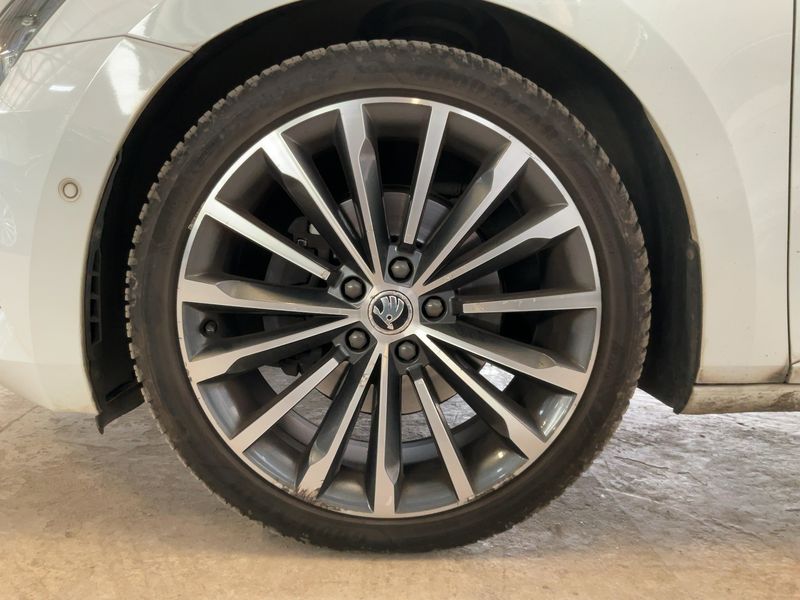 Skoda Superb 2.0 TDI Laurin & Klement 2017 – снимка 3
