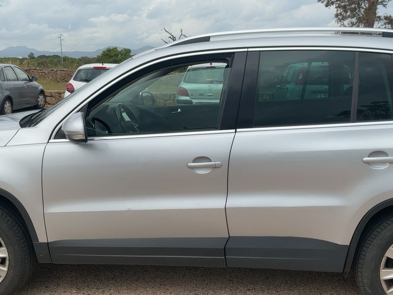Volkswagen Tiguan 1.4 TSI Sport & Style 4Motion 2011 – снимка 4