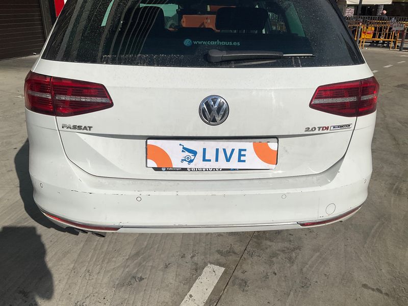 Volkswagen Passat 2.0 TDI Sport BlueMotion Tech 2017 – снимка 37