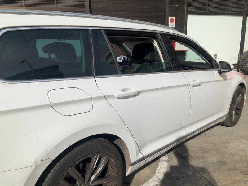 Volkswagen Passat 2.0 TDI Sport BlueMotion Tech 2017 – снимка 10