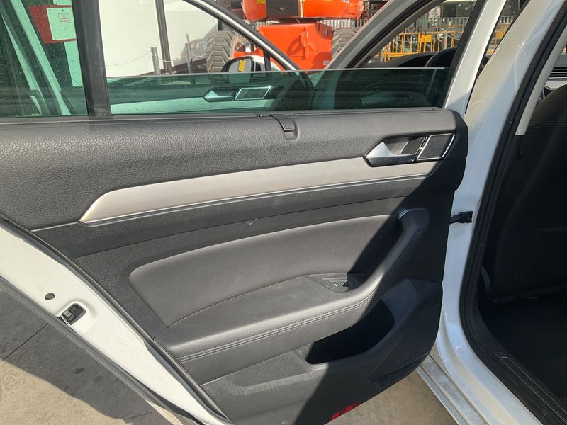 Volkswagen Passat 2.0 TDI Sport BlueMotion Tech 2017 – снимка 33