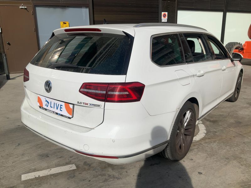 Volkswagen Passat 2.0 TDI Sport BlueMotion Tech 2017 – снимка 8