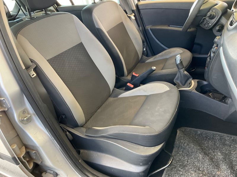 Renault Clio 1.5 dCi Expression 2011 – снимка 3