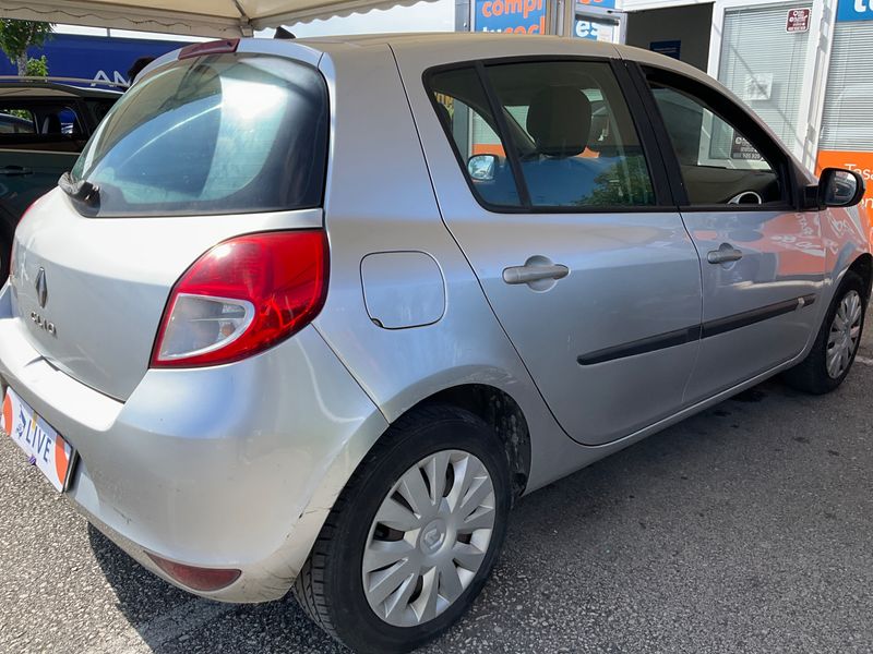 Renault Clio 1.5 dCi Expression 2011 – снимка 2