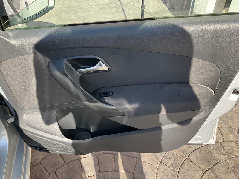 Volkswagen Polo 1.6 TDI Highline 2013 – снимка 28