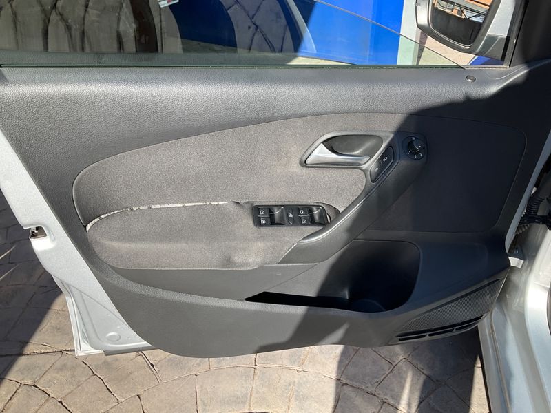 Volkswagen Polo 1.6 TDI Highline 2013 – снимка 27
