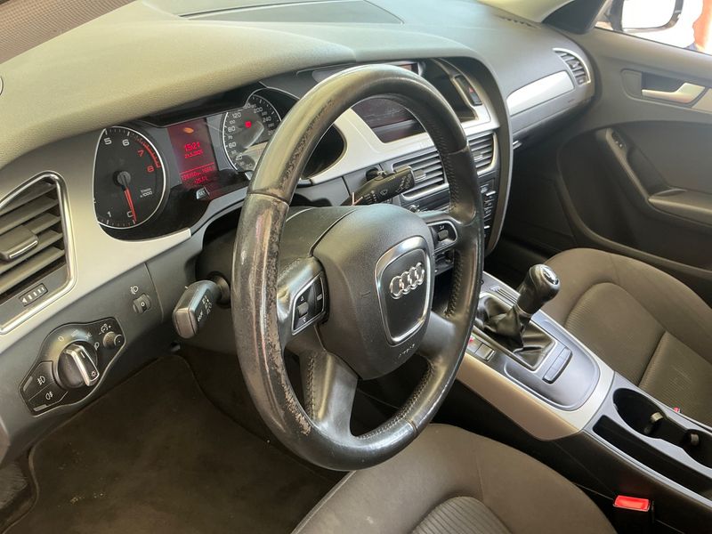 Audi A4 1.8 TFSI Attraction 2010 – снимка 27