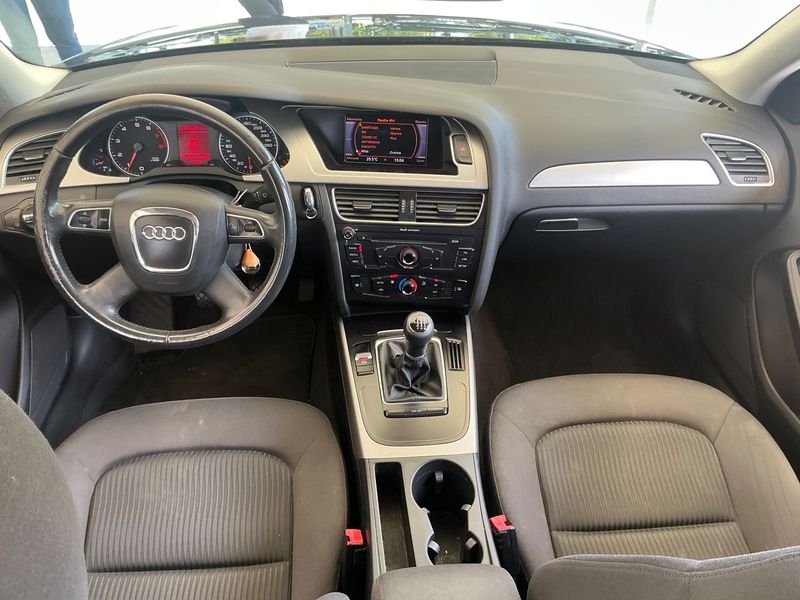 Audi A4 1.8 TFSI Attraction 2010 – снимка 17