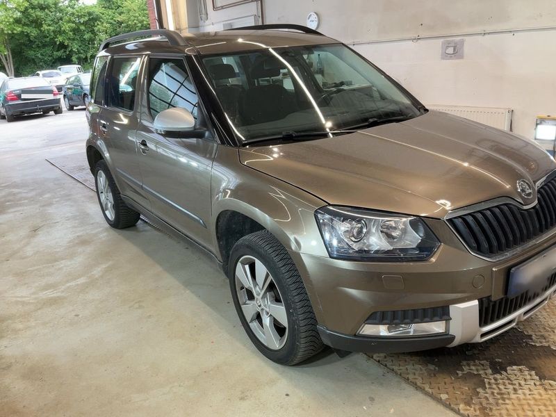 Skoda Yeti 2.0 TDI Elegance Outdoor 4x4 2014 – снимка 12