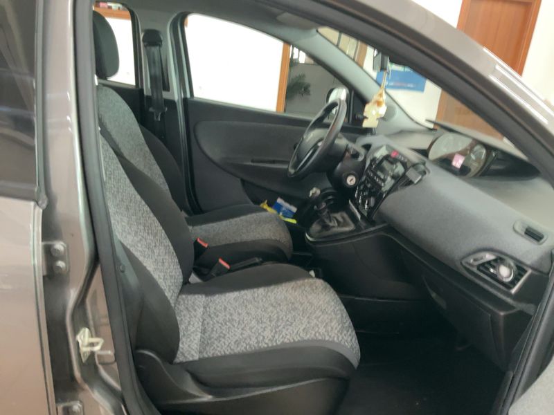 Lancia Ypsilon 1.0 Mild-Hybrid Silver 2022 – снимка 16