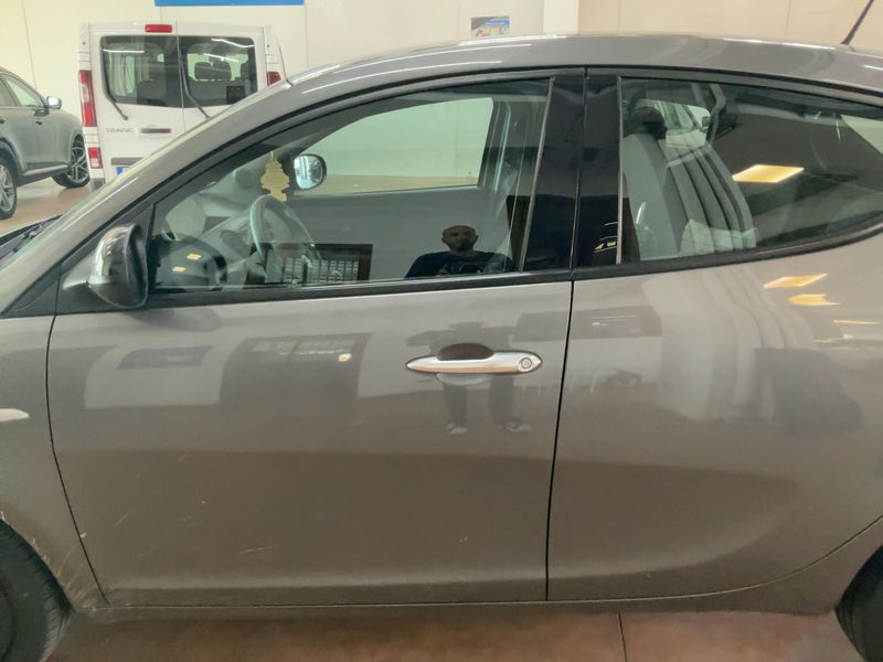 Lancia Ypsilon 1.0 Mild-Hybrid Silver 2022 – снимка 4