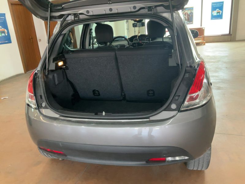 Lancia Ypsilon 1.0 Mild-Hybrid Silver 2022 – снимка 15