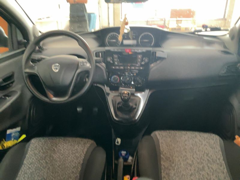 Lancia Ypsilon 1.0 Mild-Hybrid Silver 2022 – снимка 17