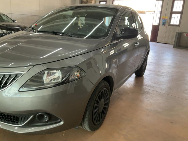 Lancia Ypsilon 1.0 Mild-Hybrid Silver 2022 – снимка 2