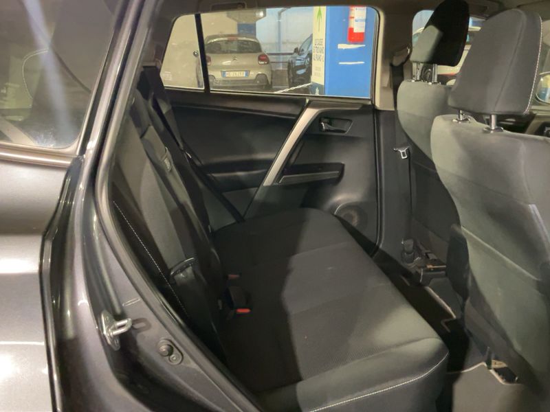 Toyota RAV 4 2.5 Hybrid Active 2017 – снимка 19