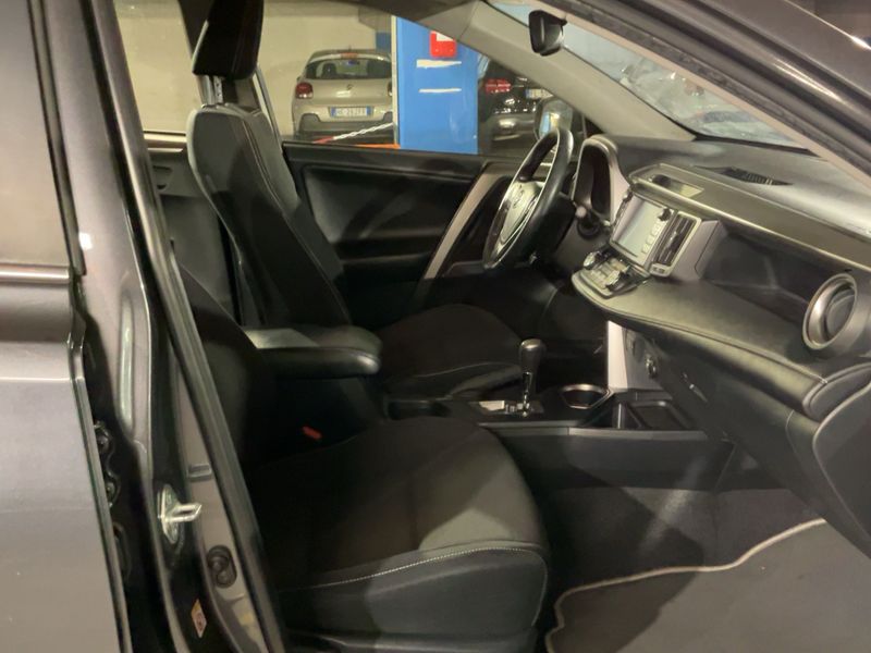 Toyota RAV 4 2.5 Hybrid Active 2017 – снимка 16