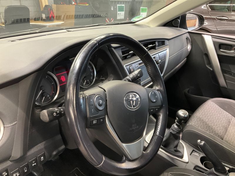 Toyota Auris 2.0 D-4D Edition 2015 – снимка 28