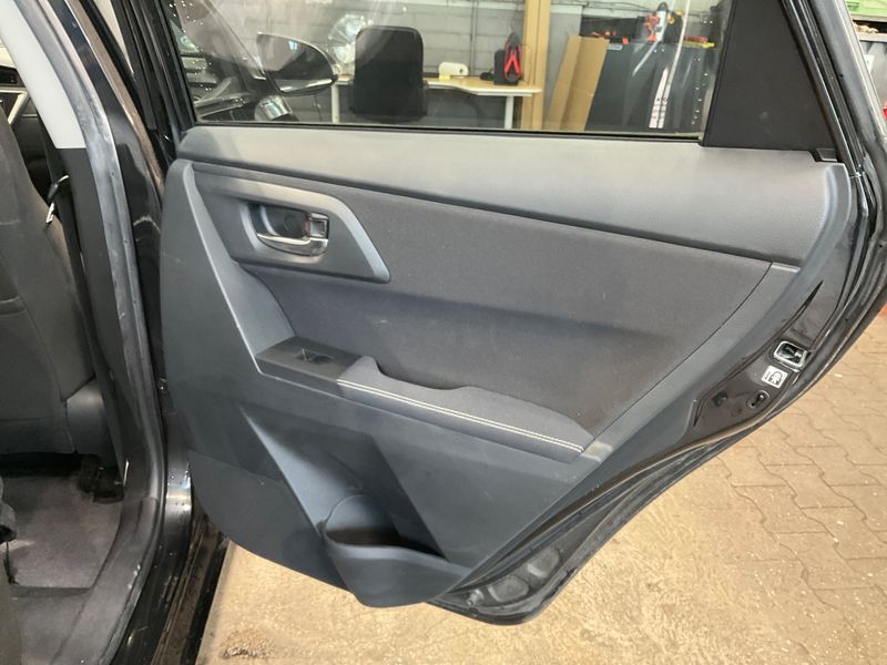 Toyota Auris 2.0 D-4D Edition 2015 – снимка 32