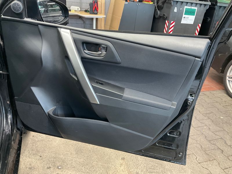 Toyota Auris 2.0 D-4D Edition 2015 – снимка 30