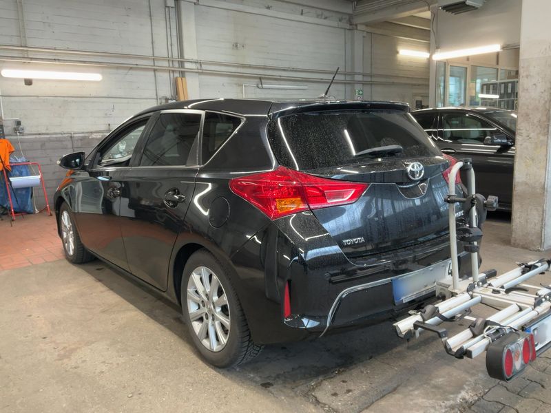 Toyota Auris 2.0 D-4D Edition 2015 – снимка 6