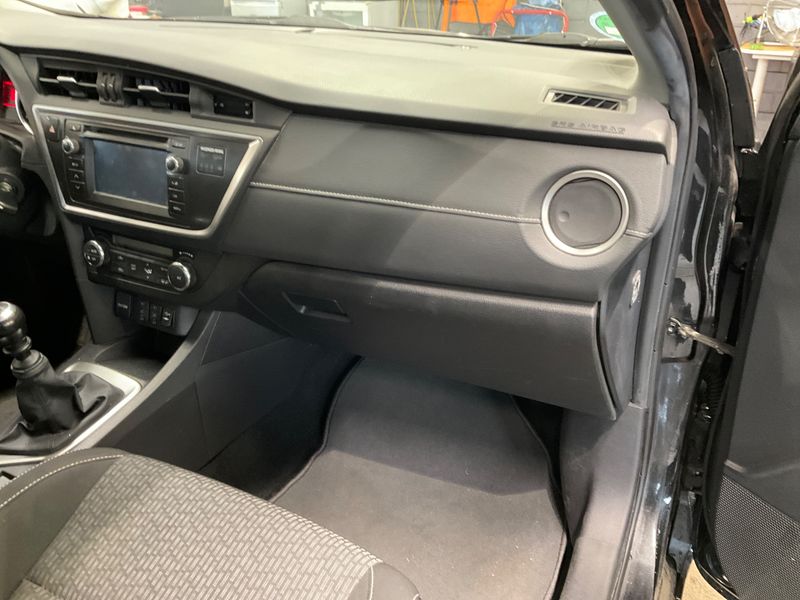 Toyota Auris 2.0 D-4D Edition 2015 – снимка 27