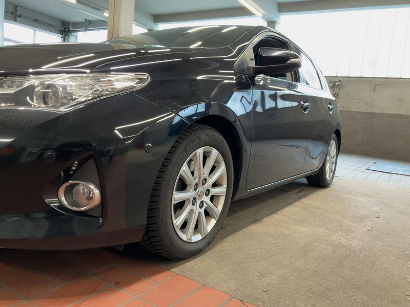 Toyota Auris 2.0 D-4D Edition 2015 – снимка 2