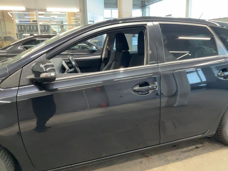 Toyota Auris 2.0 D-4D Edition 2015 – снимка 4
