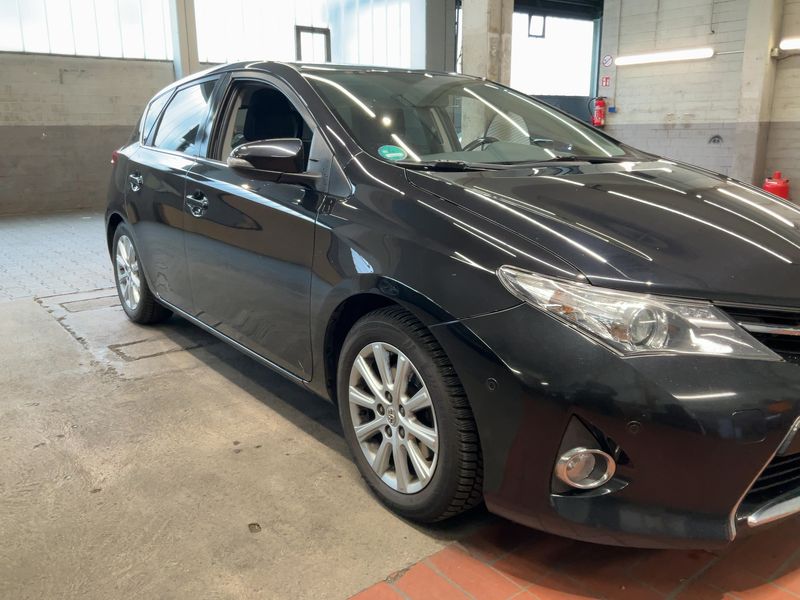 Toyota Auris 2.0 D-4D Edition 2015 – снимка 12
