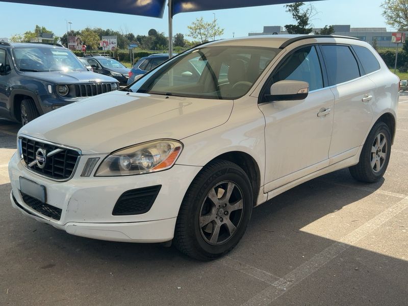 Volvo XC60 2.0 D4 Momentum 2WD 2011 – снимка 1