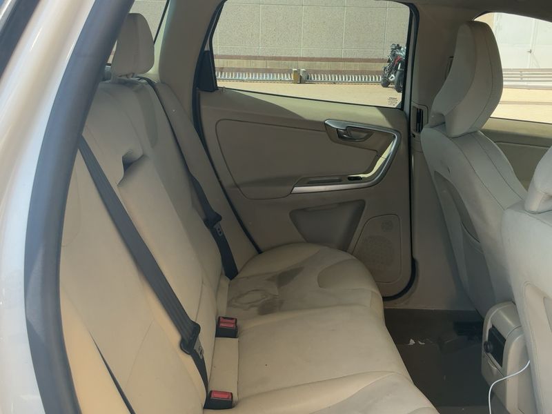 Volvo XC60 2.0 D4 Momentum 2WD 2011 – снимка 19