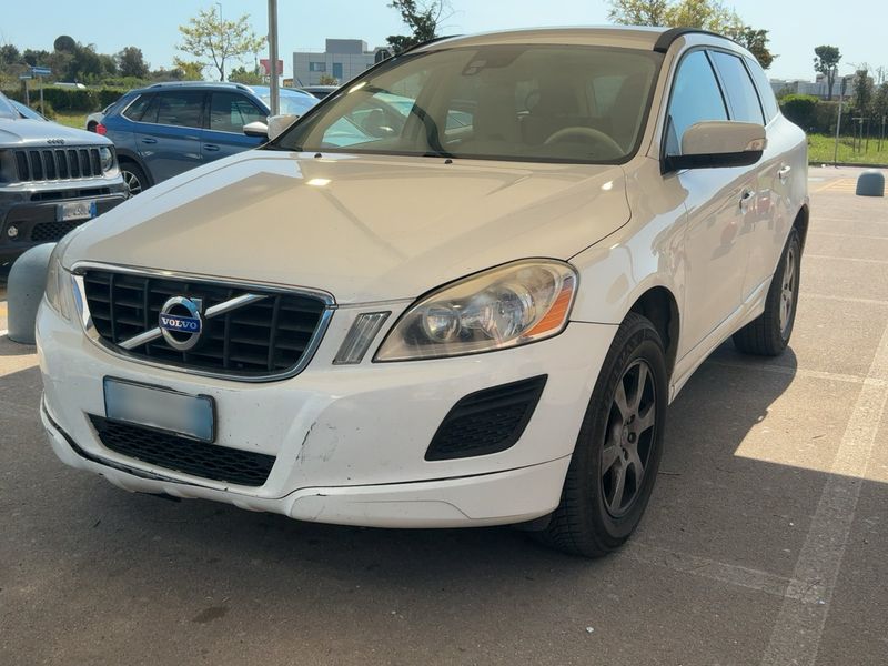 Volvo XC60 2.0 D4 Momentum 2WD 2011 – снимка 2