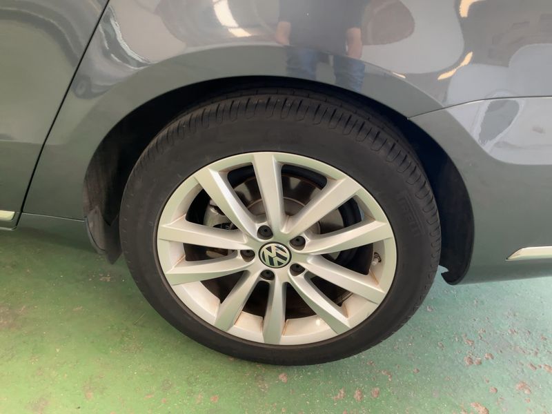 Volkswagen Passat 2.0 TDI Highline BlueMotion Tech 2011 – снимка 18