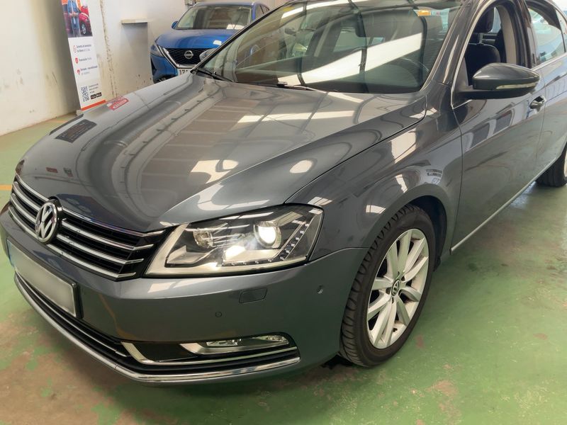 Volkswagen Passat 2.0 TDI Highline BlueMotion Tech 2011 – снимка 2