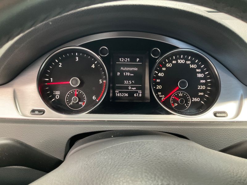 Volkswagen Passat 2.0 TDI Highline BlueMotion Tech 2011 – снимка 13