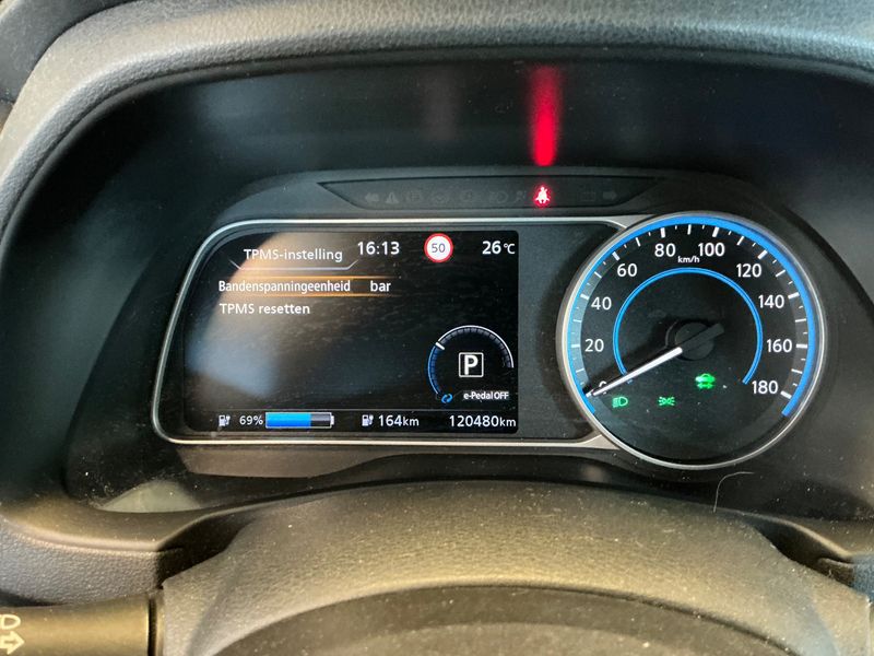 Nissan Leaf electric drive 110 kW N-Connecta 2018 – снимка 18