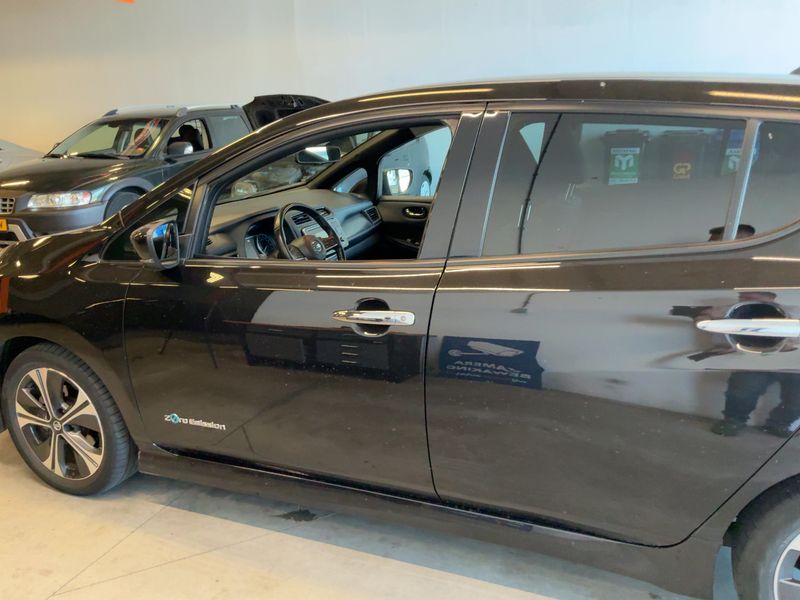 Nissan Leaf electric drive 110 kW N-Connecta 2018 – снимка 4