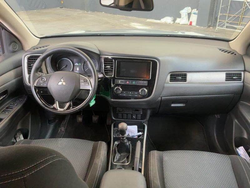 Mitsubishi Outlander 2.2 DI-D Motion 2WD 2019 – снимка 17