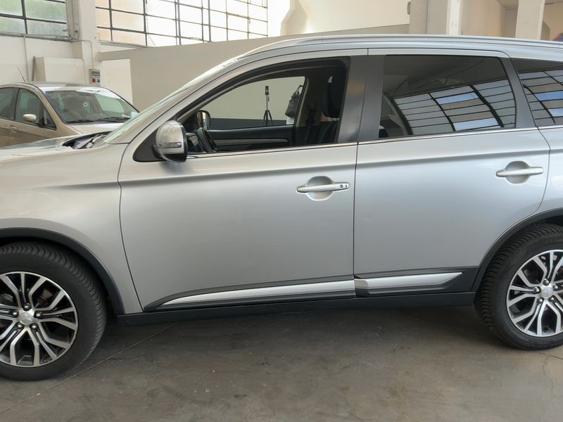 Mitsubishi Outlander 2.2 DI-D Motion 2WD 2019 – снимка 4