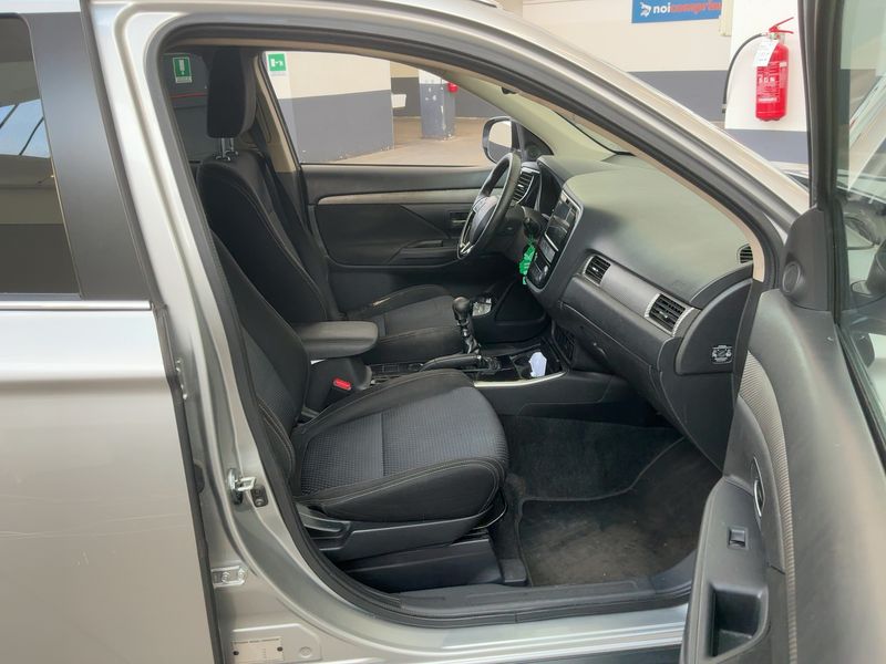 Mitsubishi Outlander 2.2 DI-D Motion 2WD 2019 – снимка 16
