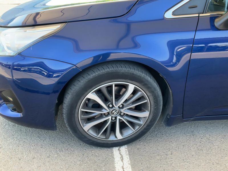 Toyota Avensis 2.0 D-4D Advance 2016 – снимка 3