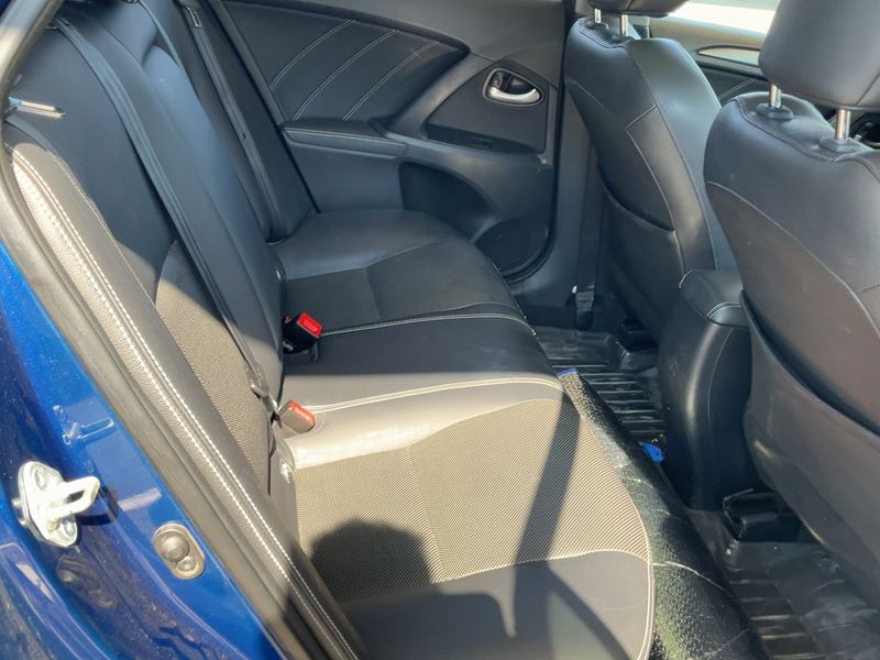 Toyota Avensis 2.0 D-4D Advance 2016 – снимка 19