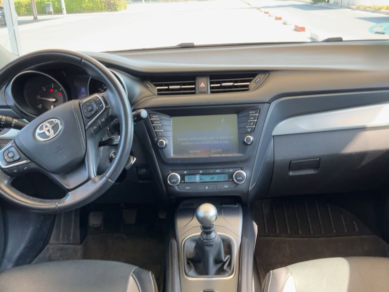 Toyota Avensis 2.0 D-4D Advance 2016 – снимка 17