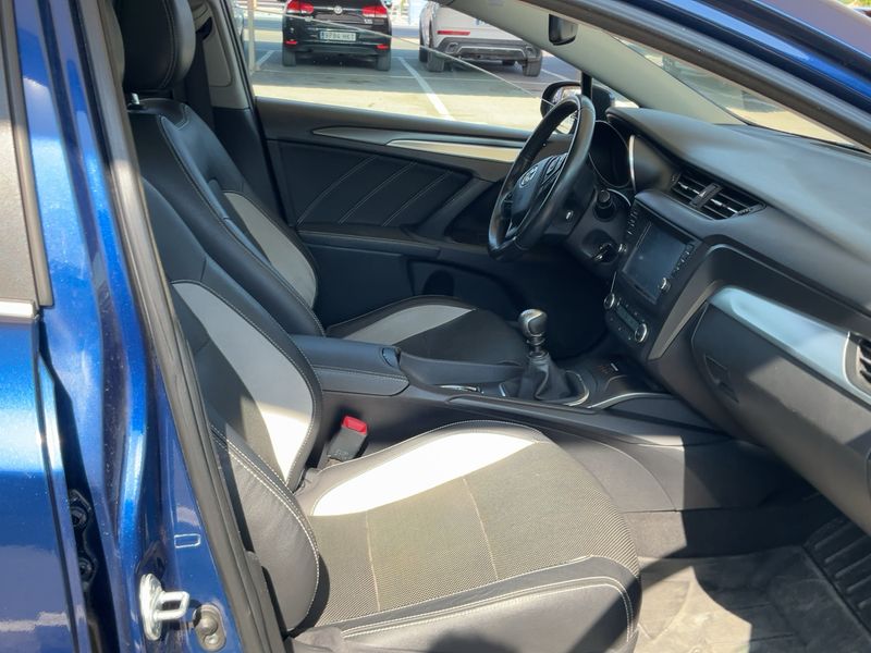 Toyota Avensis 2.0 D-4D Advance 2016 – снимка 16