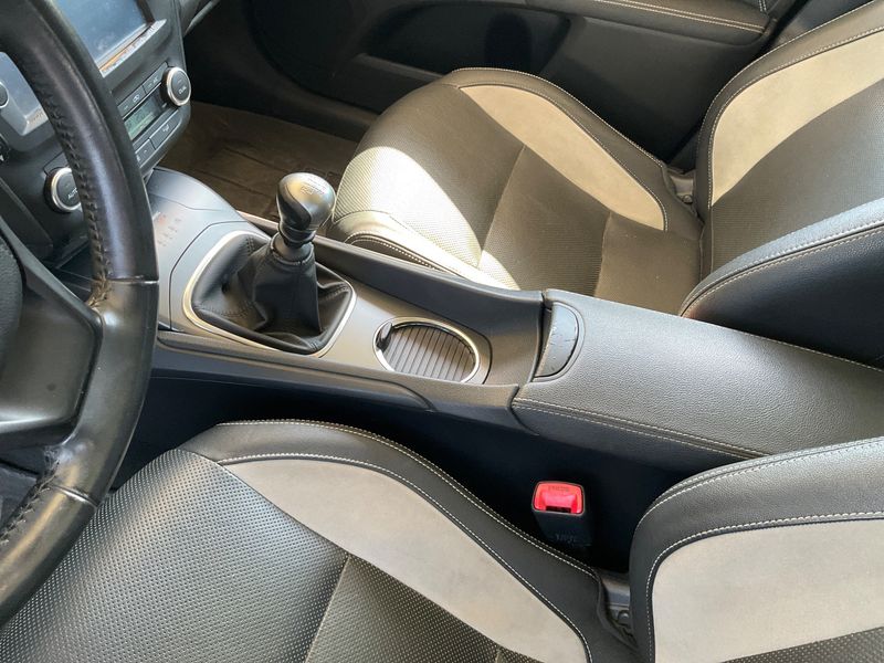 Toyota Avensis 2.0 D-4D Advance 2016 – снимка 22